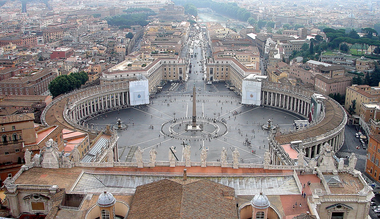 Peter Square Exploring the Art and Architecture of Vatican City: A Guide | Inspired ...